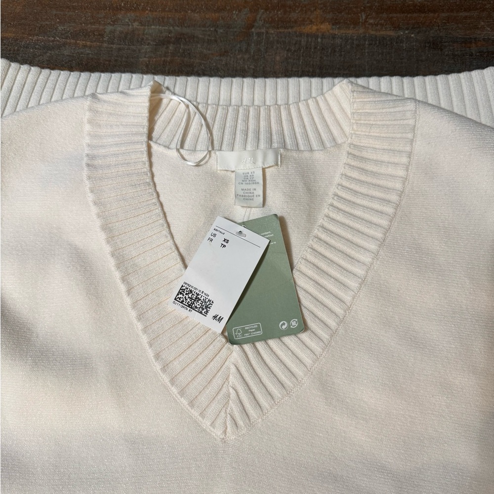 H&M Cream V-Neck Sweater Vest - Picture 4 of 4